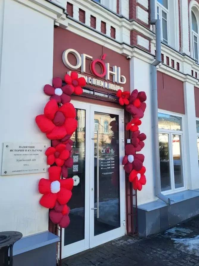 Предприниматели Тамбова по-весеннему оформляют витрины и входные группы магазинов Предприниматели Тамбова по-весеннему оформляют витрины и входные группы магазинов