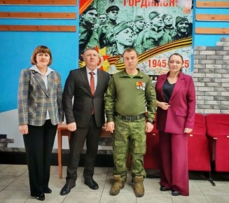 Ветерану из Тамбовской области вручили сразу три медали за службу в зоне СВО