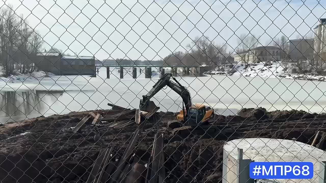 В Моршанске проверили ход капремонта плотины на Цне