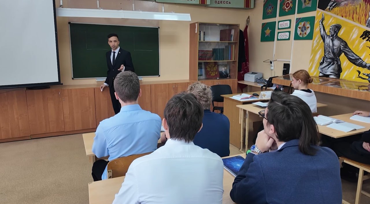 В "Новом утре" педагог Рашид Надиров выступил в роли наставника для родителей