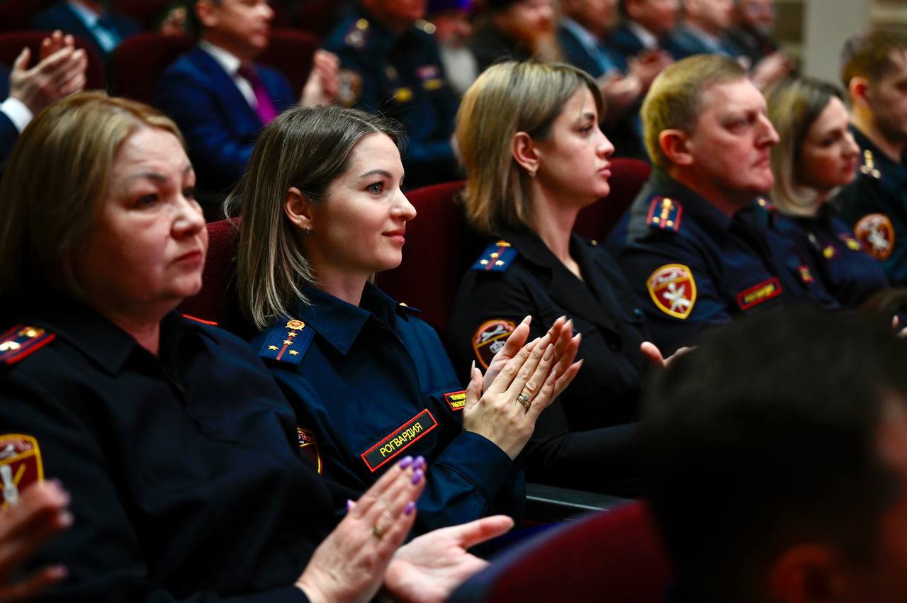 Евгений Первышов: Поздравил военнослужащих, сотрудников и ветеранов Росгвардии с профессиональным праздником Евгений Первышов: Поздравил военнослужащих, сотрудников и ветеранов Росгвардии с профессиональным праздником