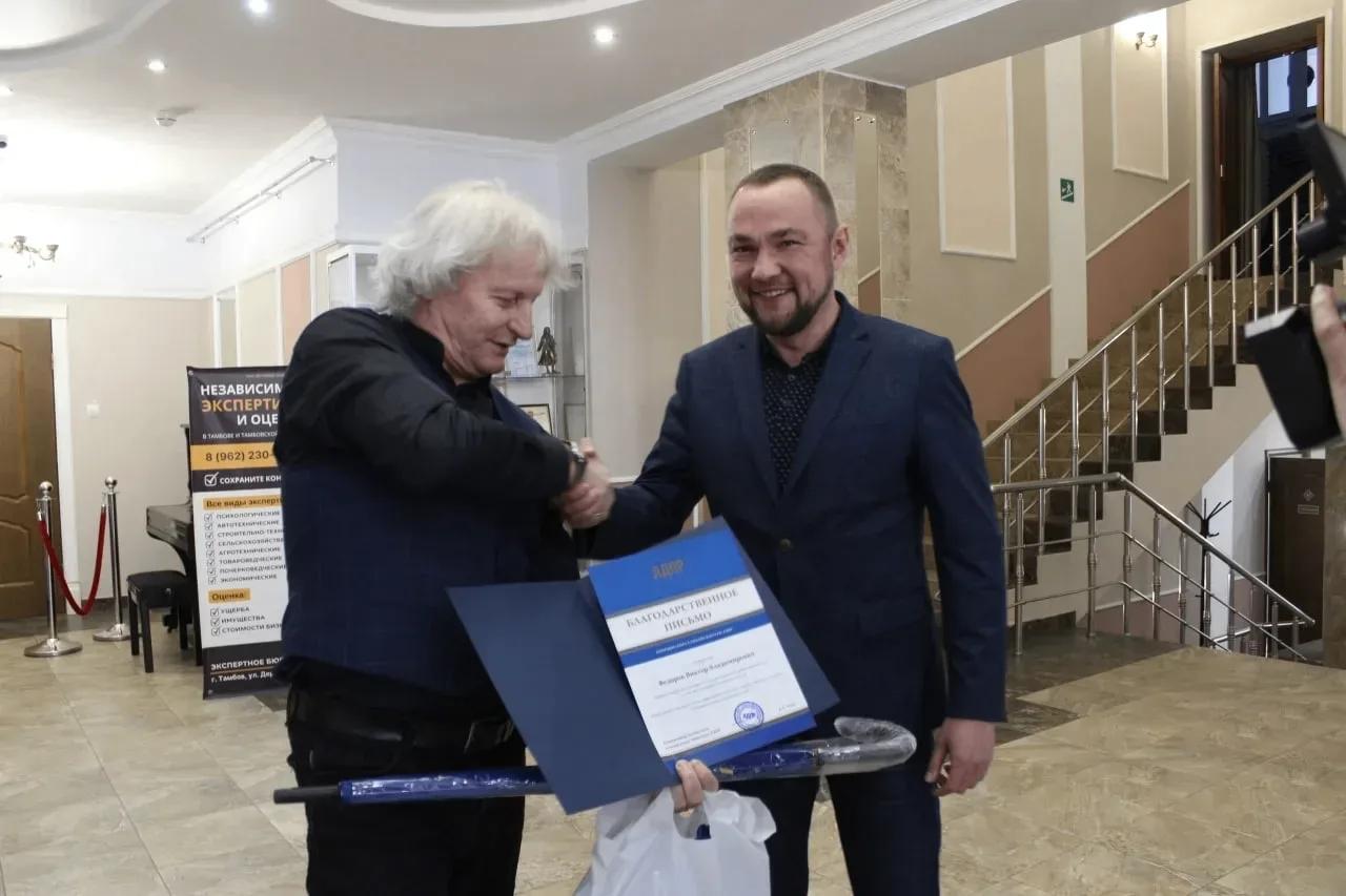 Артистов Молодёжного театра Тамбова поздравили с Всемирным днём театра