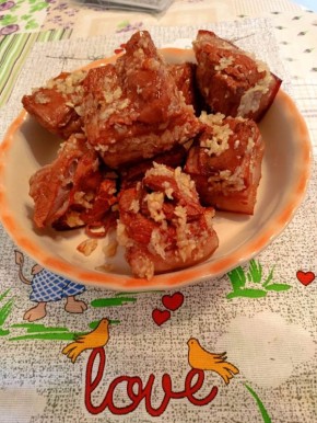 Сало в луковой шелухе: великолепный домашний деликатес