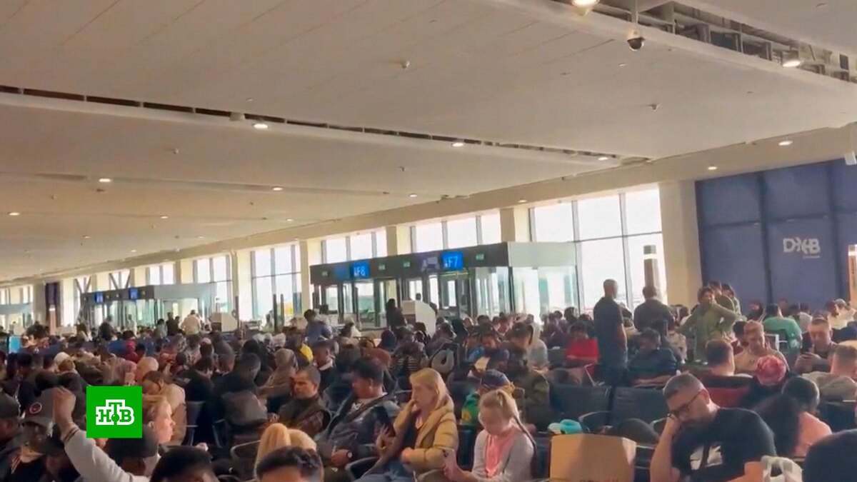 Туроператоры и авиационные власти сосредоточатся на вывозе россиян с Ближнего Востока