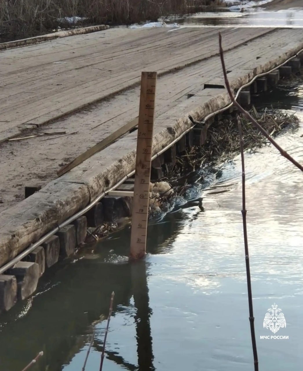 Из-за угрозы подтопления движение по низководному мосту в Мичуринском округе перекрыто