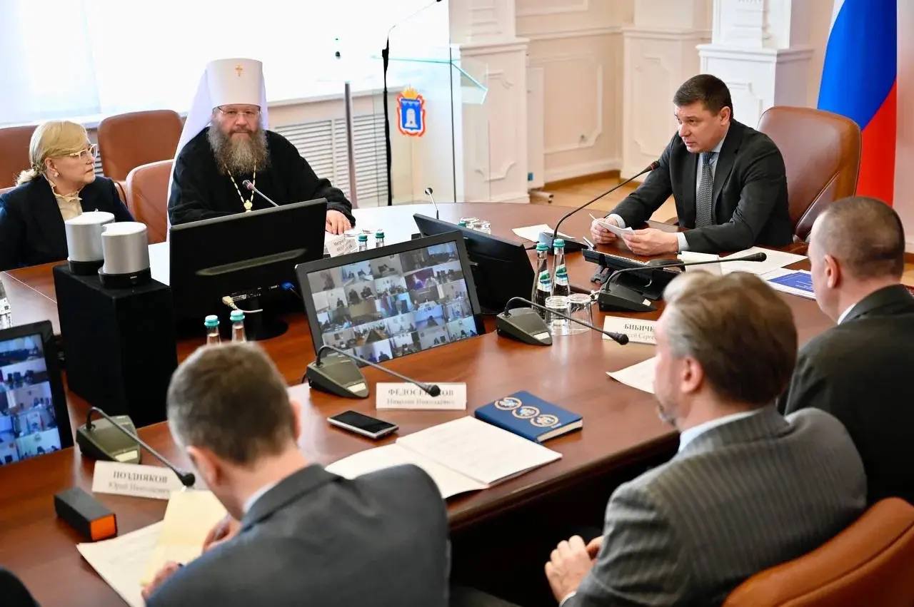 Евгений Первышов: На очередном оперативном совещании в правительстве Тамбовской области обсудили подготовку к празднованию Пасхи