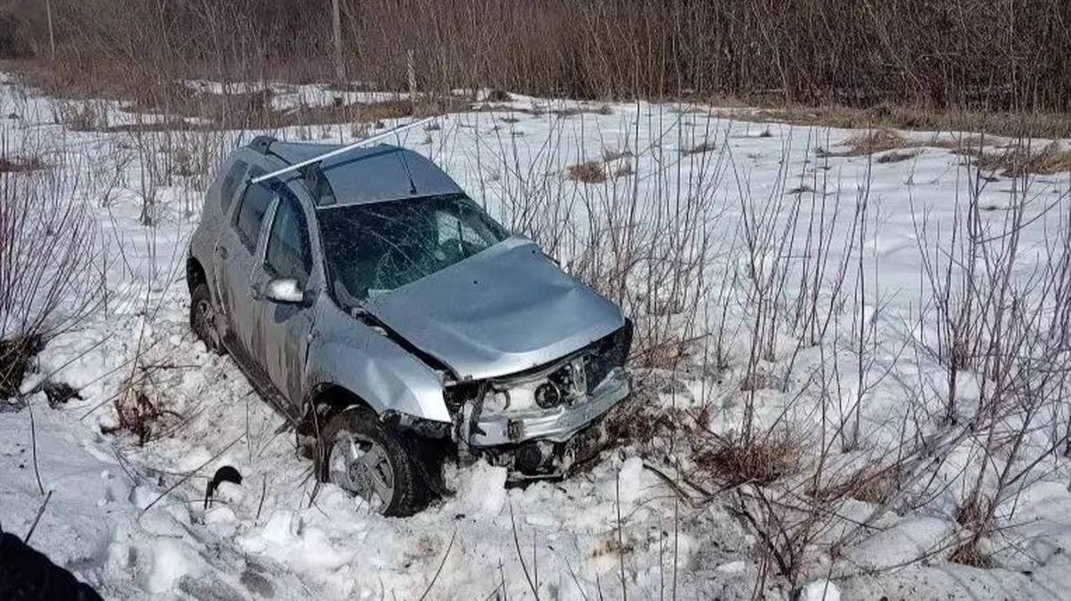 Поезд «Тамбов – Москва» столкнулся с легковушкой: два человека погибли
