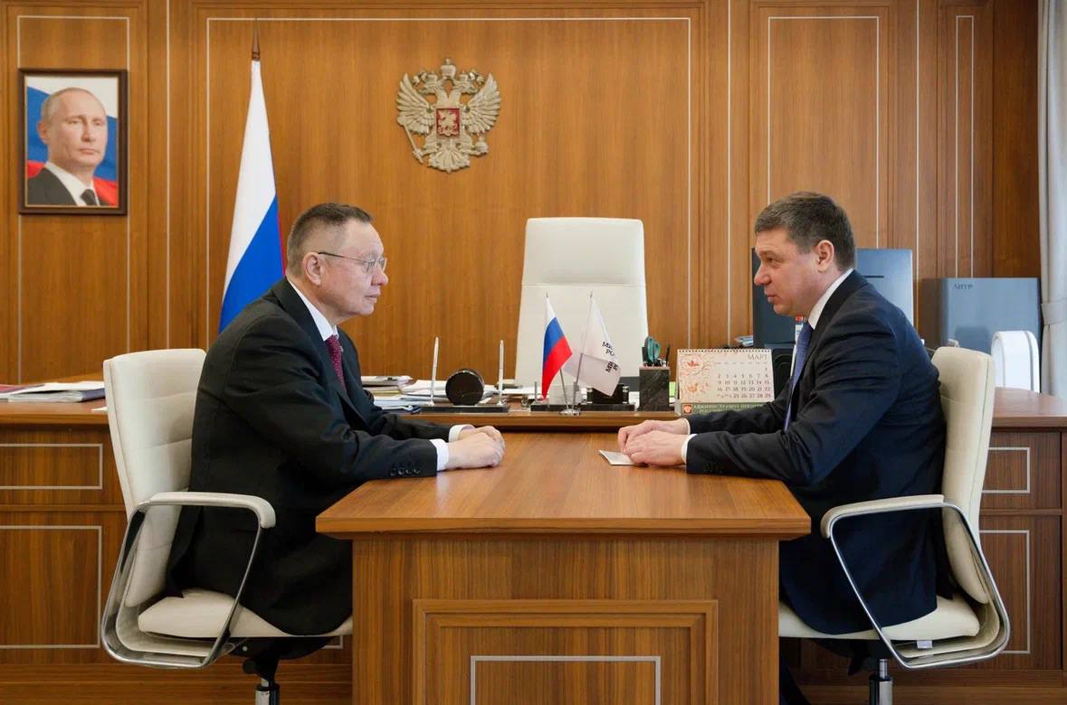 Евгений Первышов: Доложил министру строительства и ЖКХ РФ Иреку Энваровичу Файзуллину актуальную ситуацию по развитию строительного комплекса и ЖКХ региона