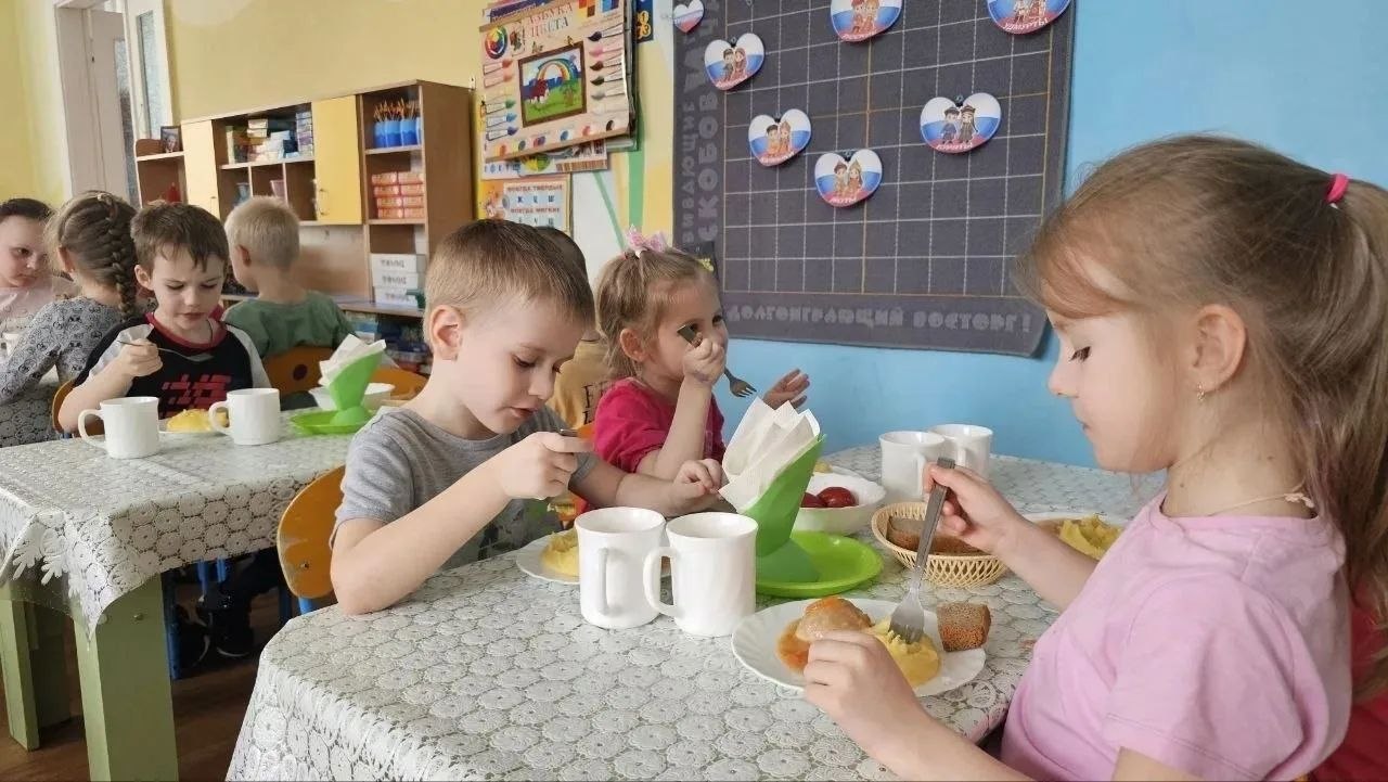 Чем и как кормят малышей: в Тамбове проверили питание в детских садах Чем и как кормят малышей: в Тамбове проверили питание в детских садах