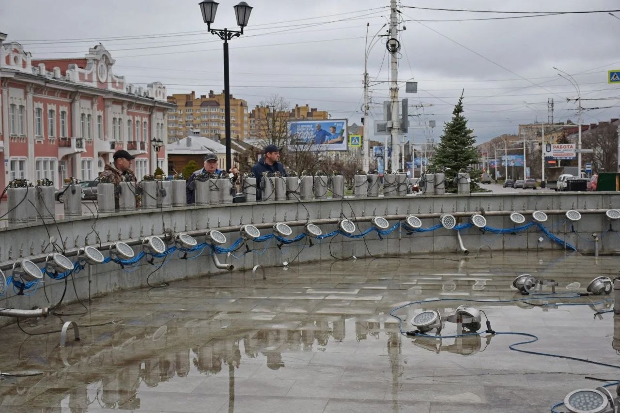 Фонтан на Привокзальной площади активно готовят к запуску Фонтан на Привокзальной площади активно готовят к запуску