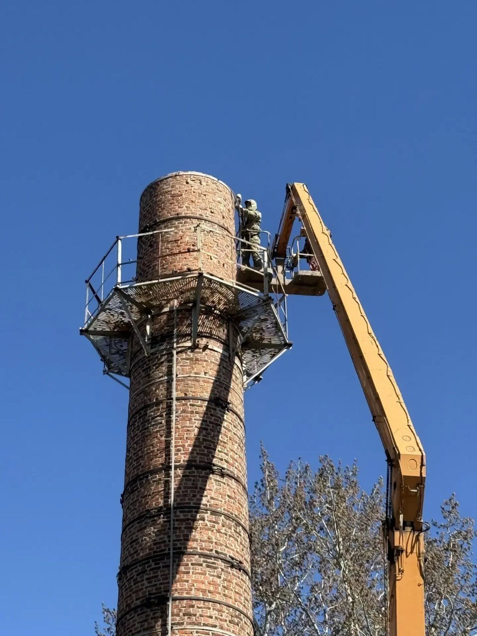 «Тамбовтеплосервис» демонтирует дымовую трубу бывшей котельной Пензенская, 20 «Тамбовтеплосервис» демонтирует дымовую трубу бывшей котельной Пензенская, 20