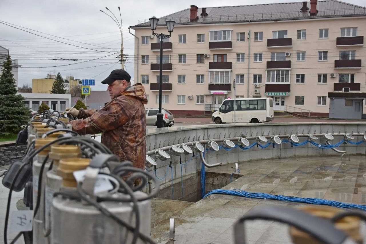 Фонтан на Привокзальной площади активно готовят к запуску Фонтан на Привокзальной площади активно готовят к запуску