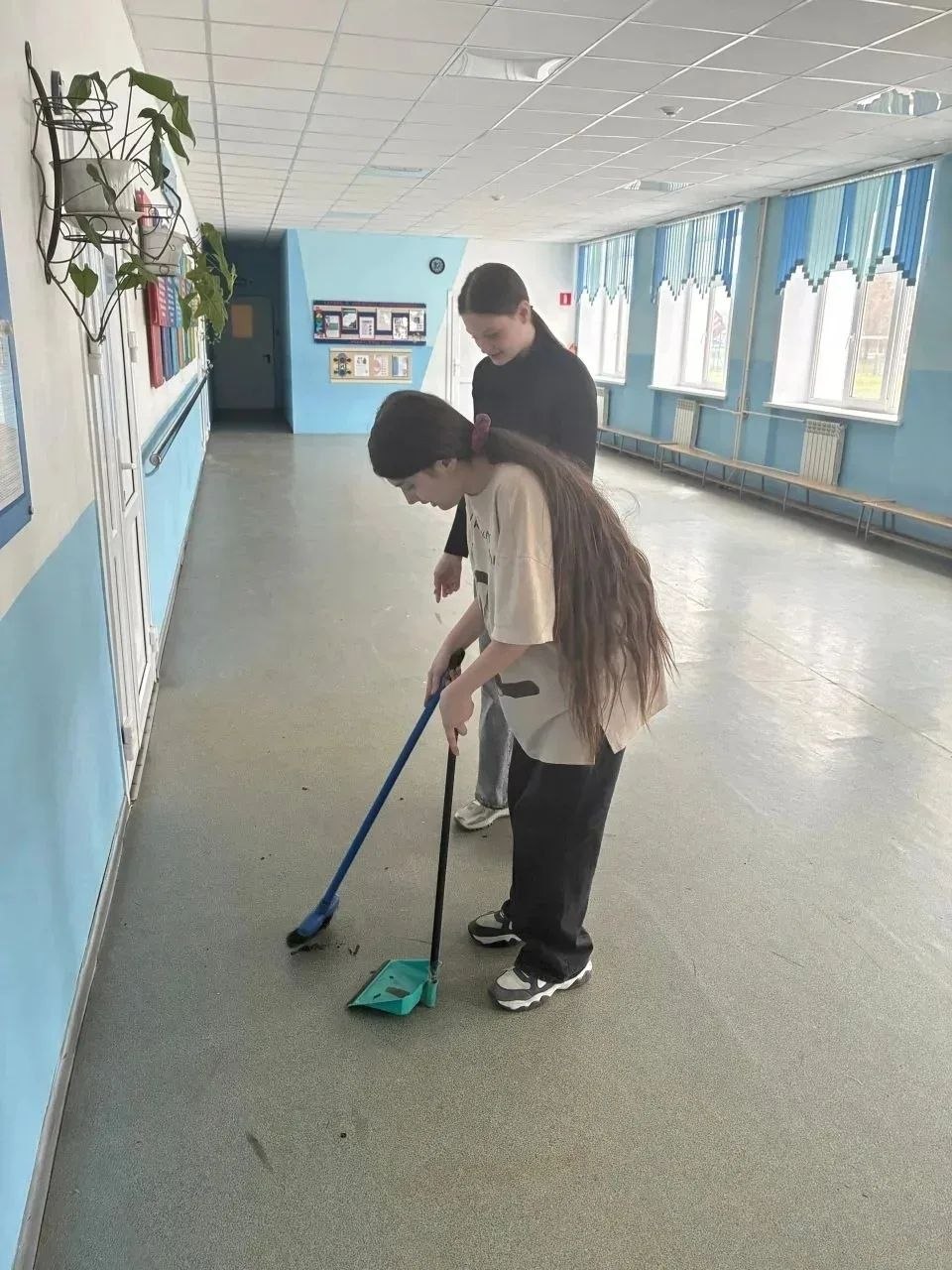 На весенних каникулах более 180 подростков приняли участие в программе временного трудоустройства на базе школ На весенних каникулах более 180 подростков приняли участие в программе временного трудоустройства на базе школ