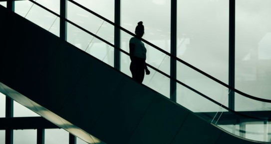 Увольнение под давлением: как защитить свои права в трудовом споре