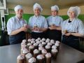 Студенты тамбовских колледжей испекли пасхальные куличи для участников СВО