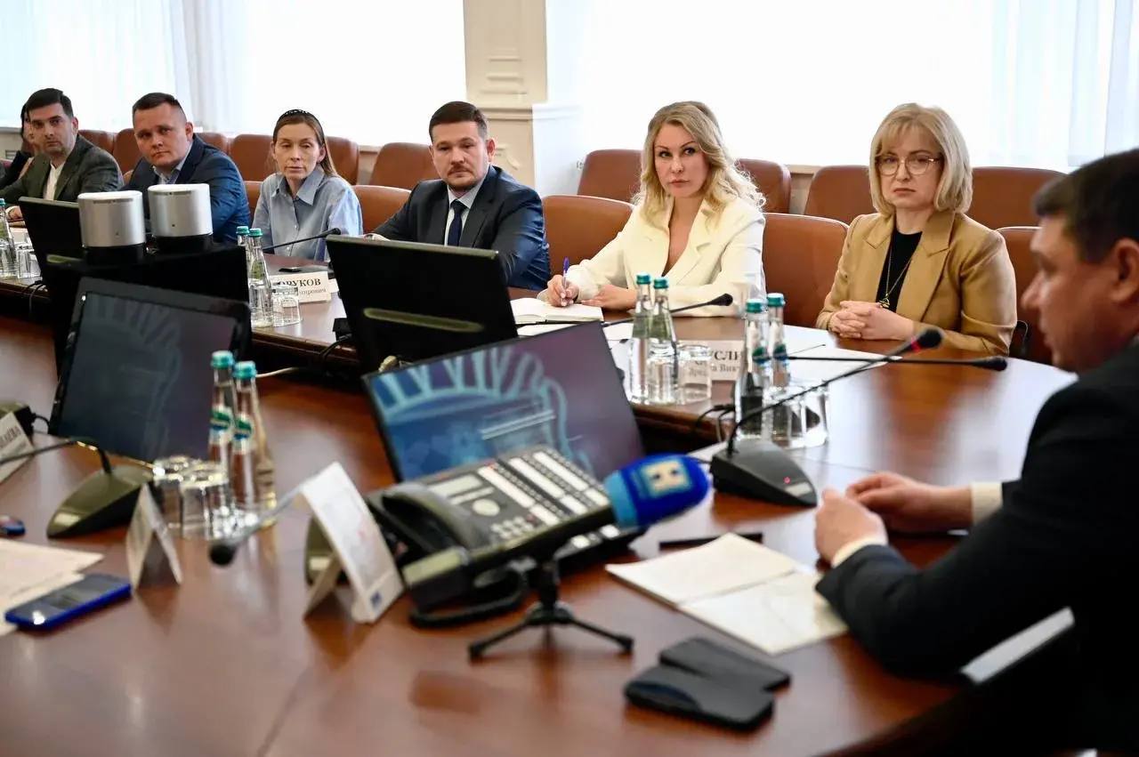 Евгений Первышов: С представителями частных клиник Тамбовской области обсудили сотрудничество в целях улучшения ситуации в системе здравоохранения региона Евгений Первышов: С представителями частных клиник Тамбовской области обсудили сотрудничество в целях улучшения ситуации в системе здравоохранения региона