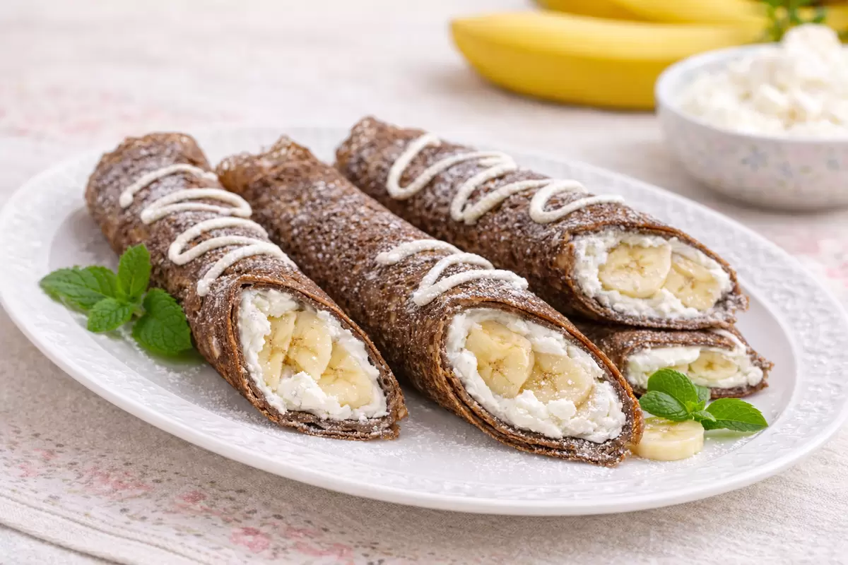 Идеи для сладких шоколадных блинов с начинками и кремом