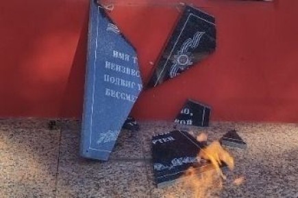 С мучкапца взыскали ущерб за повреждение мемориала и портрета Героя Советского Союза