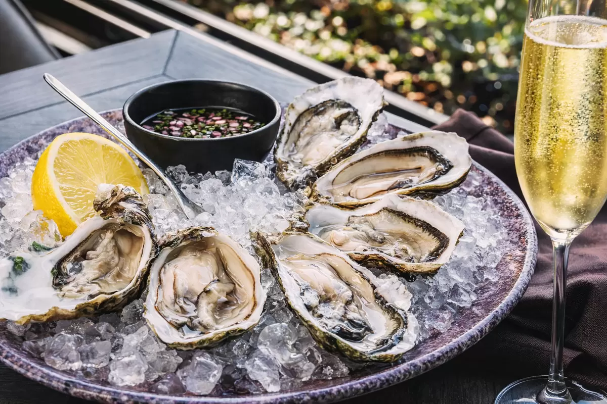Искусство сочетания: устрицы и шампанское как гастрономический шедевр