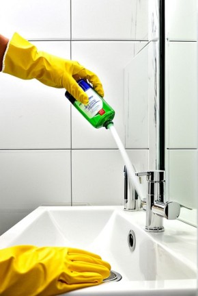 Мощные чистящие концентраты: как безопасно привести сантехнику в порядок
