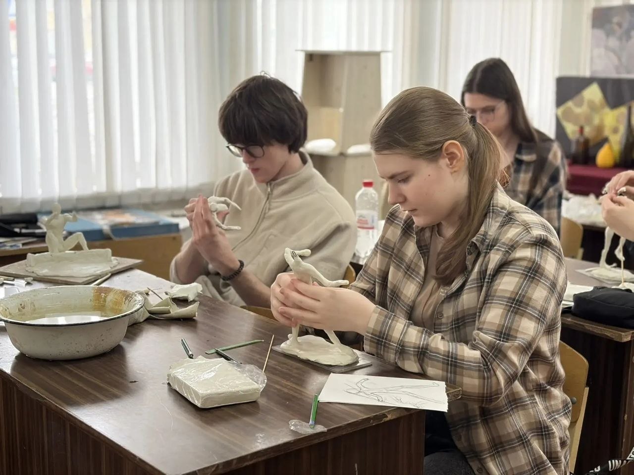 В Тамбове состоялся очный этап IV Межрегиональной олимпиады по скульптуре, где ученики Детской художественной школы №1 представили свои работы на тему «Спорт» и «Спортивные состязания» В Тамбове состоялся очный этап IV Межрегиональной олимпиады по скульптуре, где ученики Детской художественной школы №1 представили свои работы на тему «Спорт» и «Спортивные состязания»