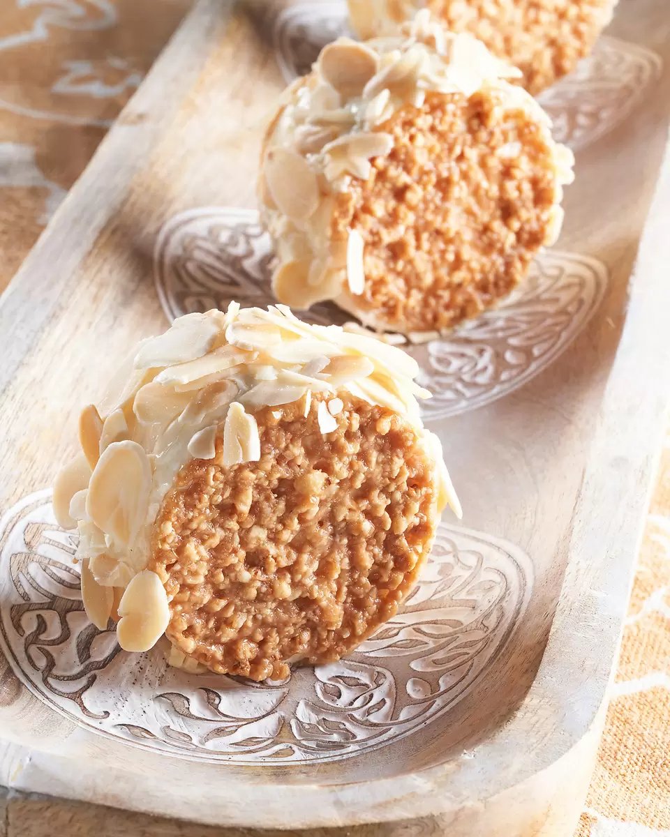 Загляните в мир миндального парфе: сладость с историей