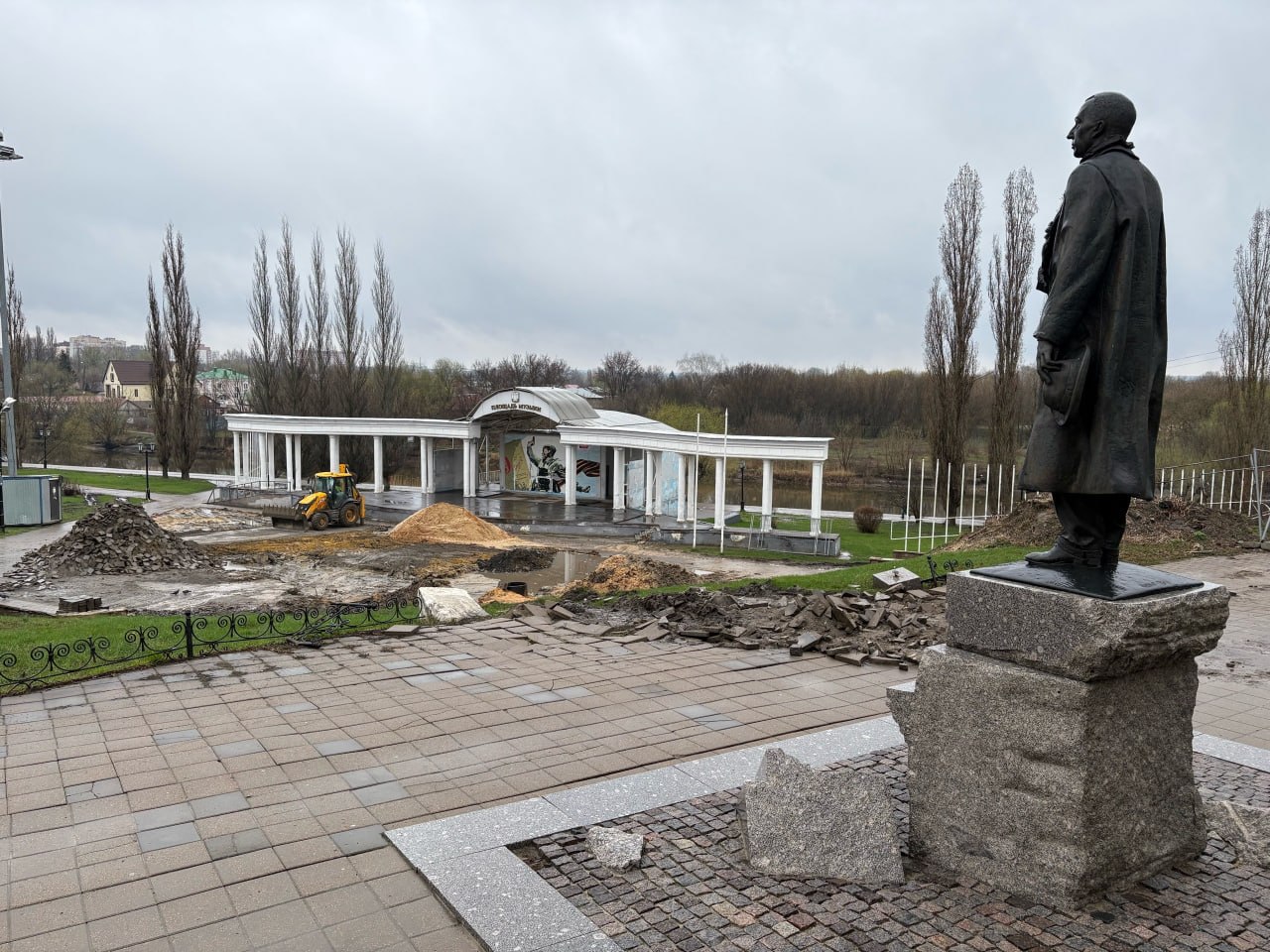 На Площади Музыки в Тамбове стартовали работы по замене тротуарной плитки На Площади Музыки в Тамбове стартовали работы по замене тротуарной плитки