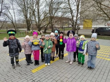 14 апреля в детских садах, школах и колледжах региона состоялся Единый день правового информирования в области соблюдения правил дорожного движения и ответственности за их нарушение