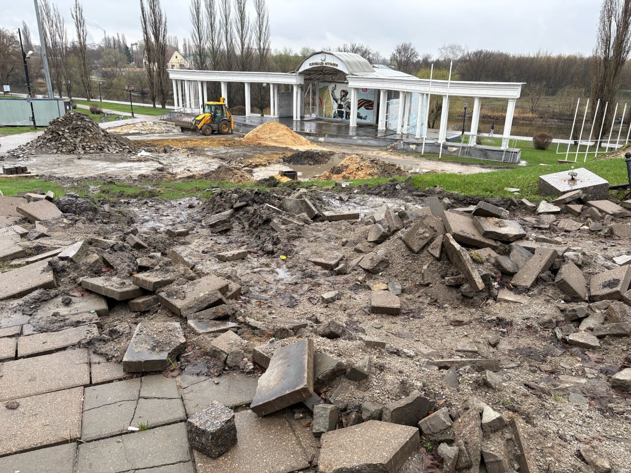 На Площади Музыки в Тамбове стартовали работы по замене тротуарной плитки