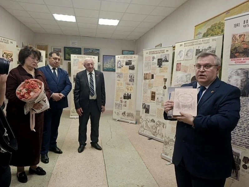 Тамбовчане представили в Новоайдаре дневники Вячеслава Гроздова 1941–1945 годов