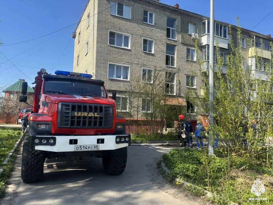 3 человека спасены и 10 эвакуированы на пожаре в городе Тамбове 3 человека спасены и 10 эвакуированы на пожаре в городе Тамбове