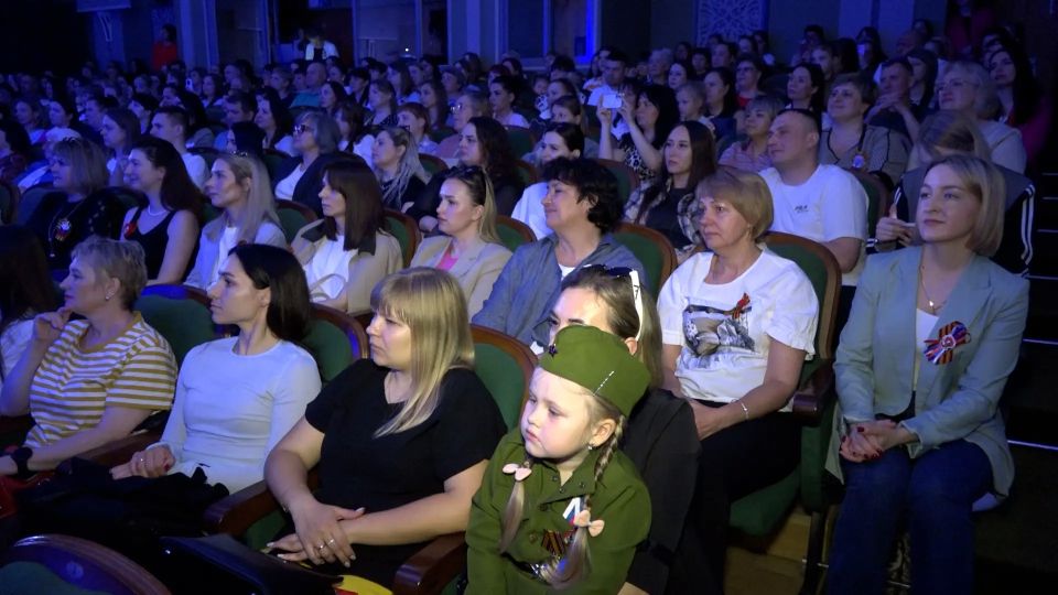 В Тамбовском молодёжном театре состоялся концерт, подготовленный воспитанниками и педагогами детских садов города В Тамбовском молодёжном театре состоялся концерт, подготовленный воспитанниками и педагогами детских садов города