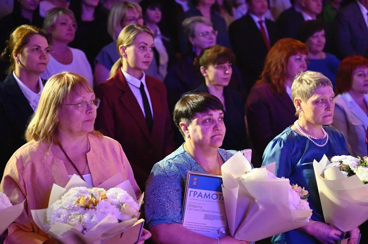 Евгений Первышов поздравил медсестёр с профессиональным праздником Евгений Первышов поздравил медсестёр с профессиональным праздником