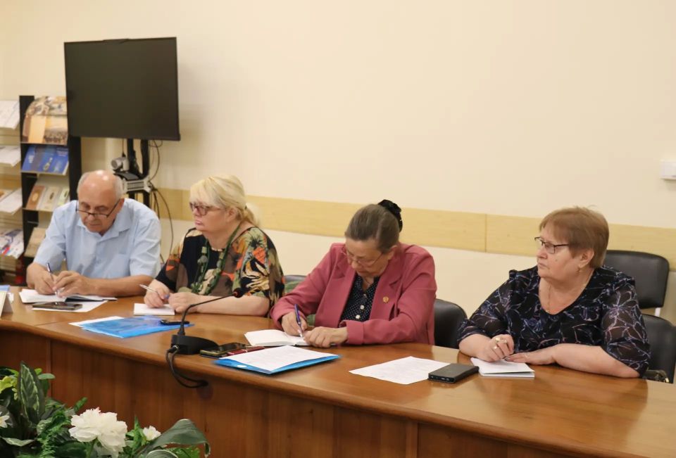 В избирательной комиссии региона организаторы выборов встретились для обсуждения вопросов подготовки и проведения предстоящим выборам В избирательной комиссии региона организаторы выборов встретились для обсуждения вопросов подготовки и проведения предстоящим выборам