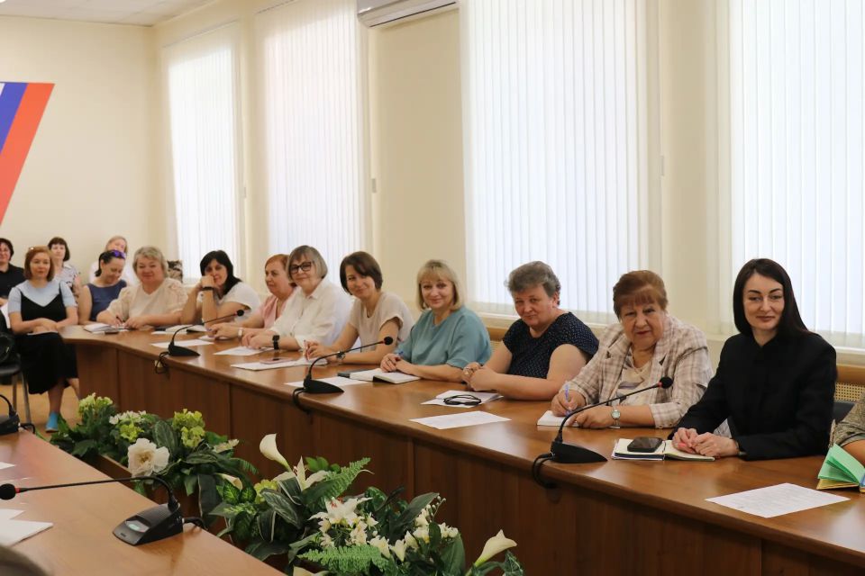 В избирательной комиссии региона организаторы выборов встретились для обсуждения вопросов подготовки и проведения предстоящим выборам В избирательной комиссии региона организаторы выборов встретились для обсуждения вопросов подготовки и проведения предстоящим выборам