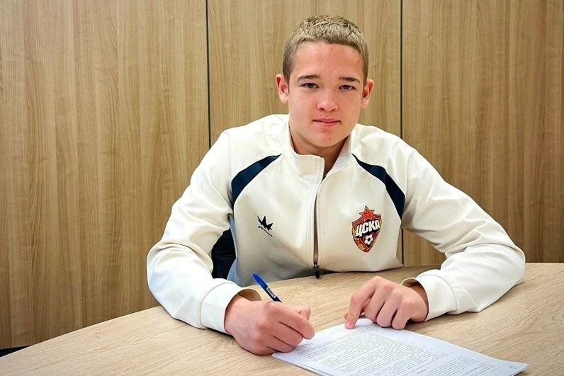 Юный футболист из Мичуринска подписал контракт с ЦСКА на 3 года