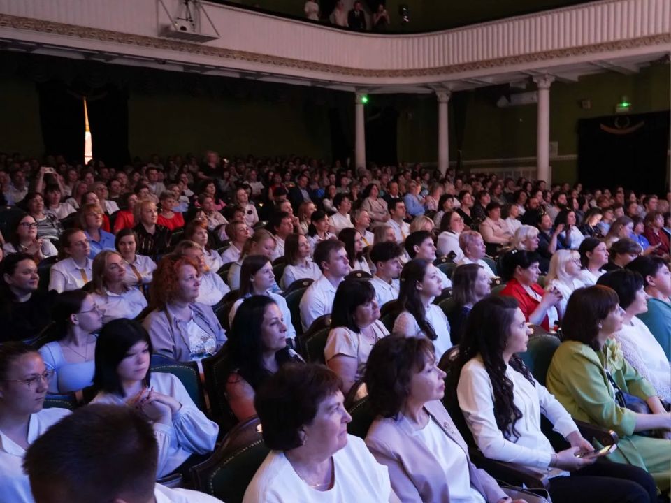 Лучшим педагогам Тамбовской области вручили награды Лучшим педагогам Тамбовской области вручили награды