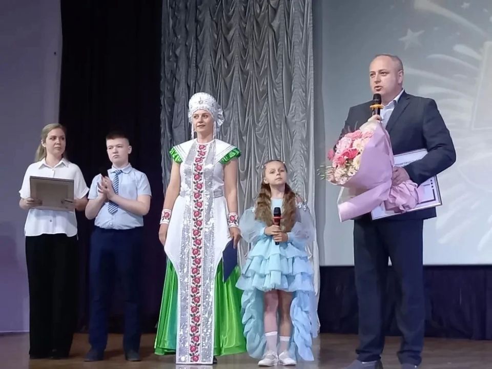 Максим Косенков: Поздравил с полувековым юбилеем «Центр развития творчества детей и юношества» в посёлке Строитель Максим Косенков: Поздравил с полувековым юбилеем «Центр развития творчества детей и юношества» в посёлке Строитель