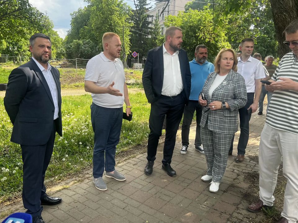 Сегодня принял участие в выездном заседании комитета по промышленности, строительству, транспорту, связи и развитию предпринимательства Тамбовской областной Думы, которое прошло на Набережной Тамбова Сегодня принял участие в выездном заседании комитета по промышленности, строительству, транспорту, связи и развитию предпринимательства Тамбовской областной Думы, которое прошло на Набережной Тамбова