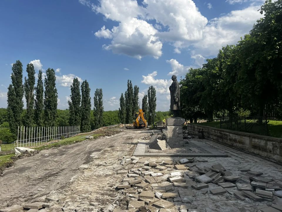 Сегодня принял участие в выездном заседании комитета по промышленности, строительству, транспорту, связи и развитию предпринимательства Тамбовской областной Думы, которое прошло на Набережной Тамбова Сегодня принял участие в выездном заседании комитета по промышленности, строительству, транспорту, связи и развитию предпринимательства Тамбовской областной Думы, которое прошло на Набережной Тамбова