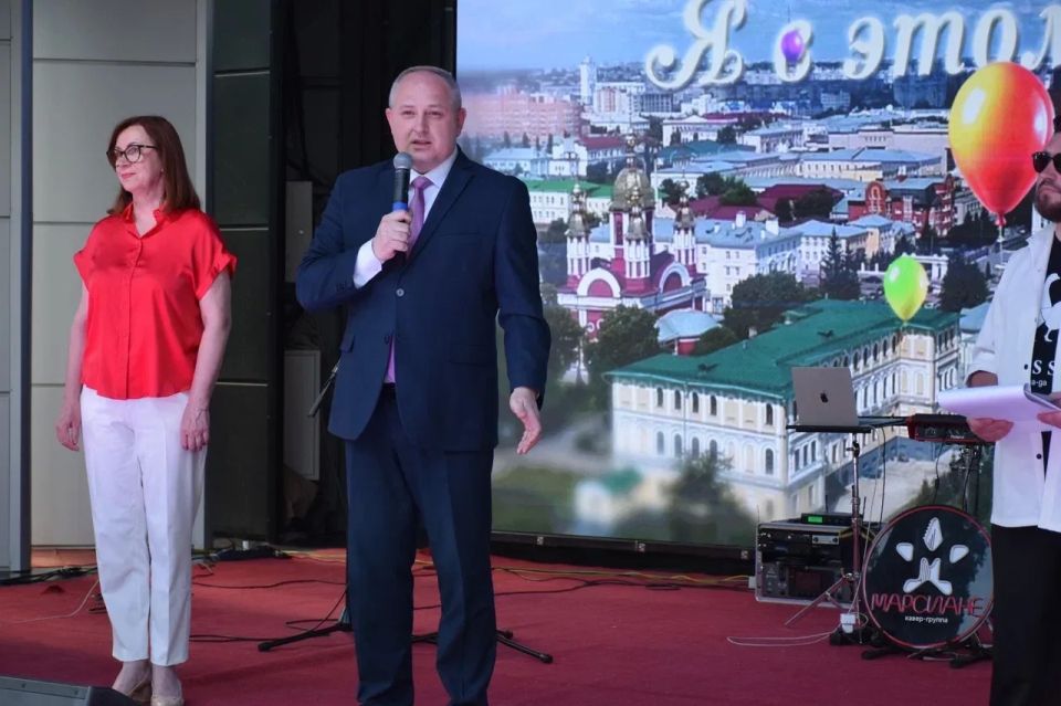 Максим Косенков: В городском парке культуры и отдыха сегодня чествовали выпускников 11-х классов тамбовских школ Максим Косенков: В городском парке культуры и отдыха сегодня чествовали выпускников 11-х классов тамбовских школ