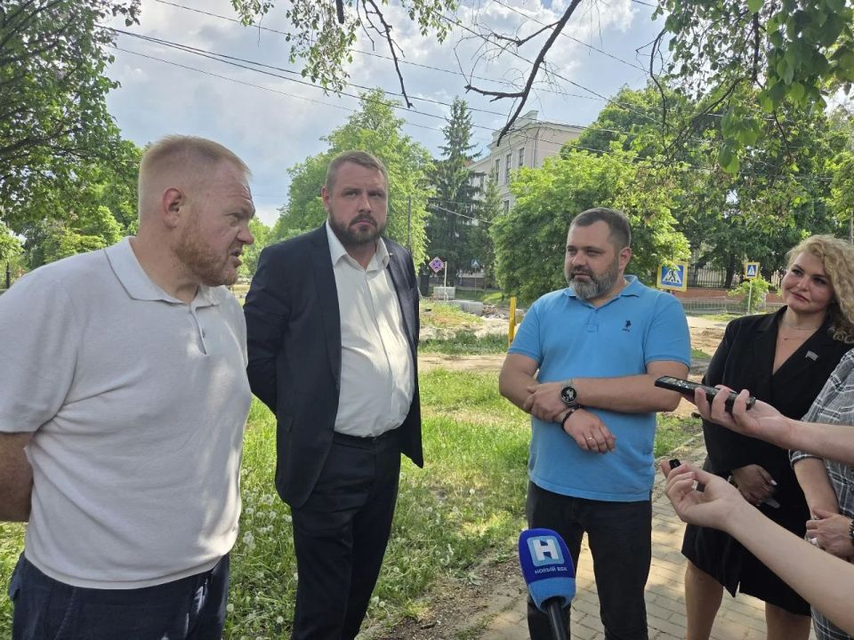 В формате выездного заседания члены комитета по промышленности, строительству, транспорту, связи и развитию предпринимательства во главе с Константином Черкасовым рассмотрели вопрос о сроках завершения ремонтных работ на...