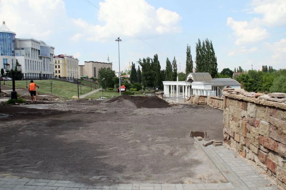 В формате выездного заседания члены комитета по промышленности, строительству, транспорту, связи и развитию предпринимательства во главе с Константином Черкасовым рассмотрели вопрос о сроках завершения ремонтных работ на... В формате выездного заседания члены комитета по промышленности, строительству, транспорту, связи и развитию предпринимательства во главе с Константином Черкасовым рассмотрели вопрос о сроках завершения ремонтных работ на...