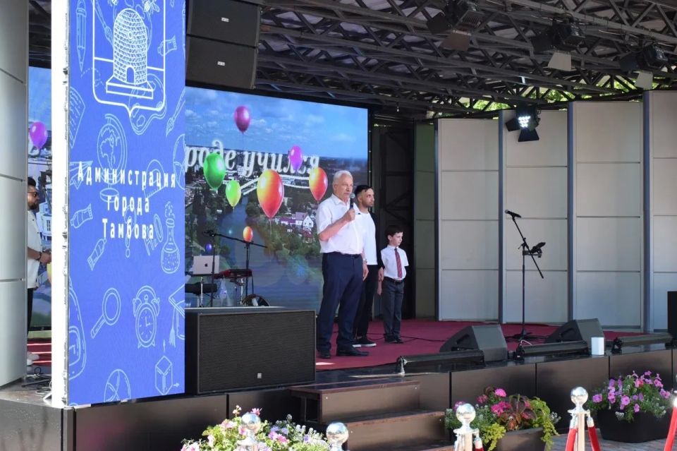 Максим Косенков: В городском парке культуры и отдыха сегодня чествовали выпускников 11-х классов тамбовских школ Максим Косенков: В городском парке культуры и отдыха сегодня чествовали выпускников 11-х классов тамбовских школ