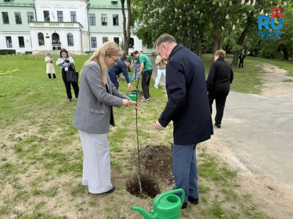 В Белоруссии открылся обновлённый сквер и отреставрированный памятник Ивану Владимировичу Мичурину В Белоруссии открылся обновлённый сквер и отреставрированный памятник Ивану Владимировичу Мичурину