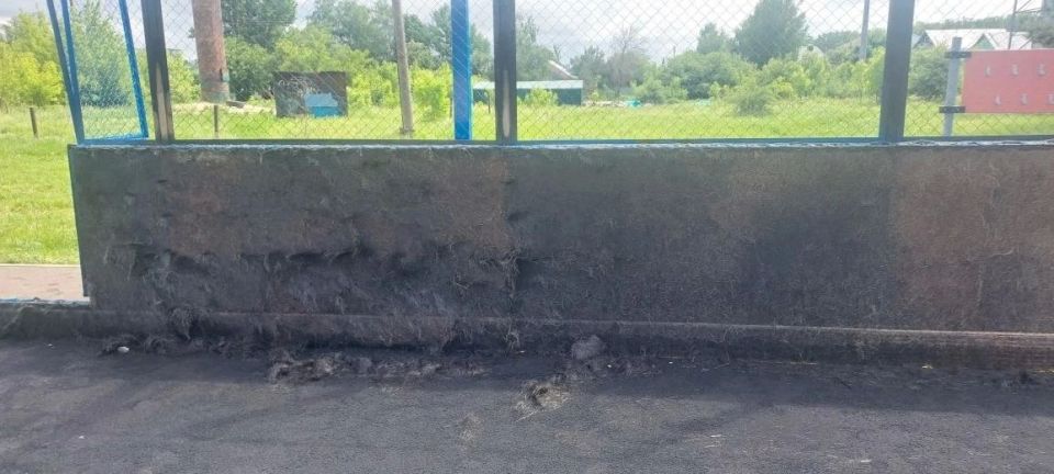 Очередной вопиющий случай вандализма зафиксирован в минувшие выходные в Тамбове — неизвестные подожгли многофункциональную спортивную коробку на улице Кленовой,66 Очередной вопиющий случай вандализма зафиксирован в минувшие выходные в Тамбове — неизвестные подожгли многофункциональную спортивную коробку на улице Кленовой,66