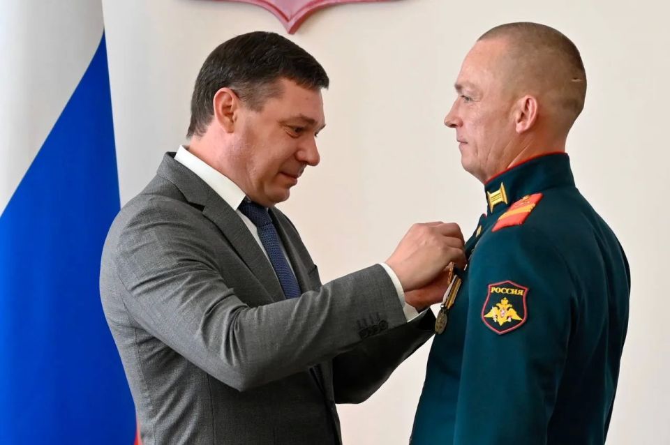 Евгений Первышов: Сегодня на оперативном совещании вручил звание Почётного гражданина Тамбовской области жителю Моршанского округа младшему сержанту Максиму Старцеву Евгений Первышов: Сегодня на оперативном совещании вручил звание Почётного гражданина Тамбовской области жителю Моршанского округа младшему сержанту Максиму Старцеву
