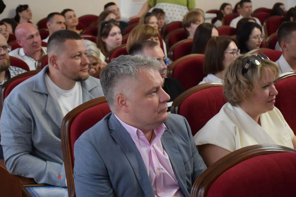 Глава администрации Тамбова Максим Косенков вручил награды победителям ежегодного городского конкурса «Лучший предприниматель года - 2025» Глава администрации Тамбова Максим Косенков вручил награды победителям ежегодного городского конкурса «Лучший предприниматель года - 2025»
