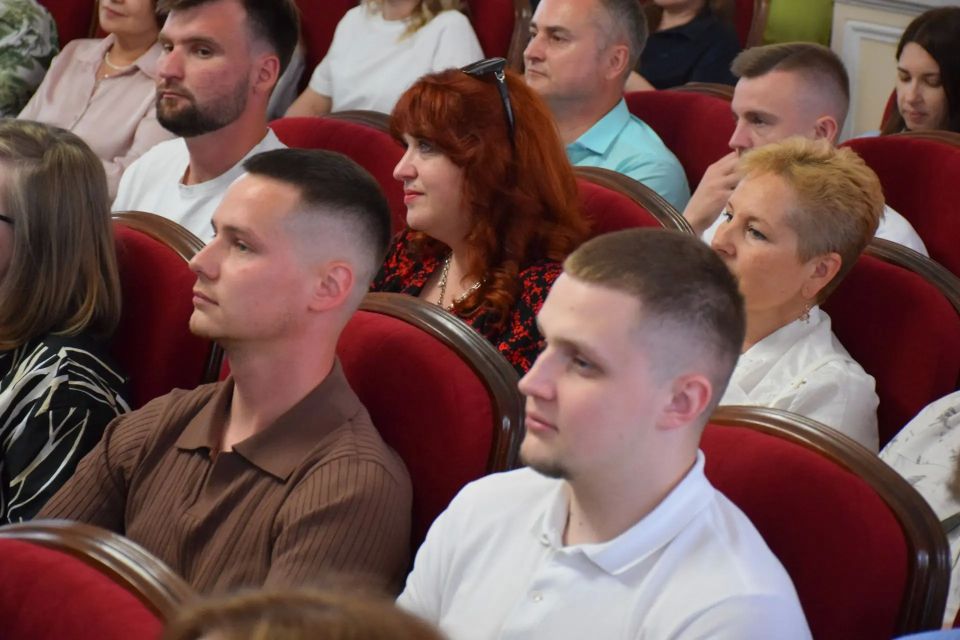 Глава администрации Тамбова Максим Косенков вручил награды победителям ежегодного городского конкурса «Лучший предприниматель года - 2025» Глава администрации Тамбова Максим Косенков вручил награды победителям ежегодного городского конкурса «Лучший предприниматель года - 2025»