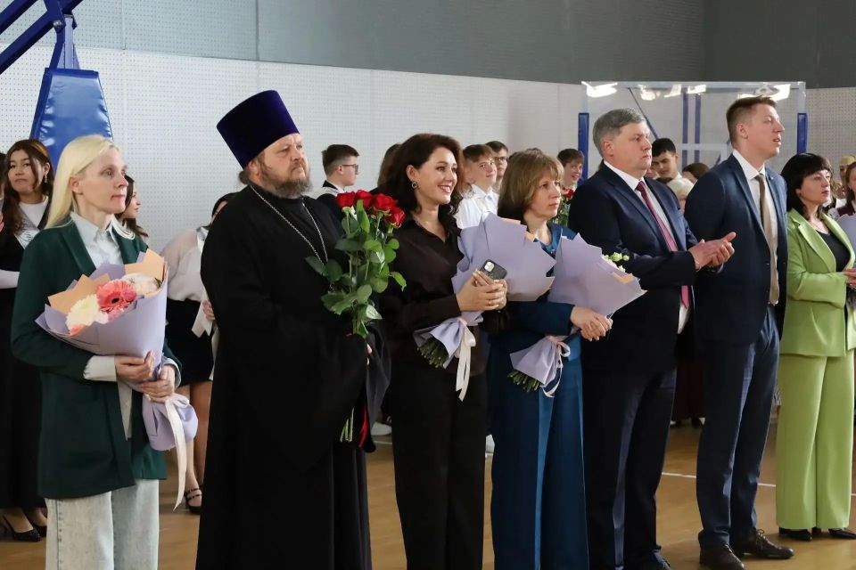 Торжественные линейки, приуроченные к завершению учебного года, прошли сегодня во всех школах Тамбова Торжественные линейки, приуроченные к завершению учебного года, прошли сегодня во всех школах Тамбова